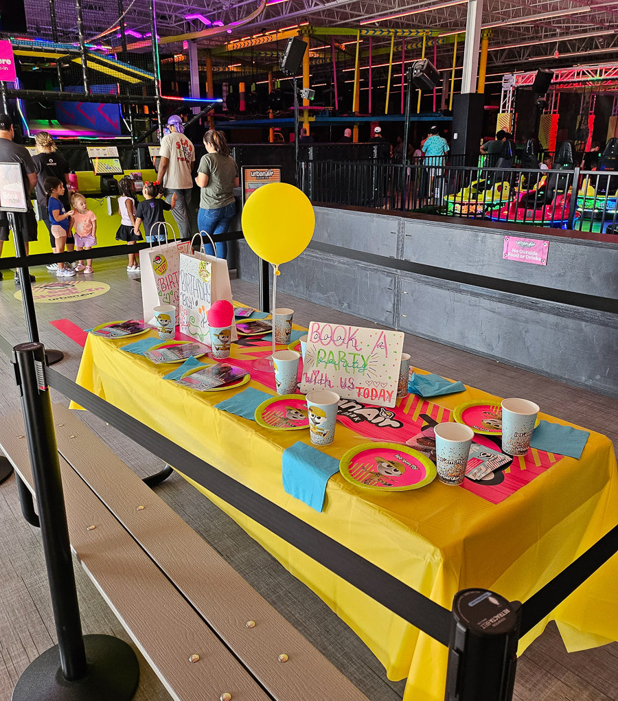 birthday party table setup